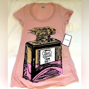 Lauren Moshi Love Potion Perfume
Bottle Graphic Tee Pink Size XS NWT